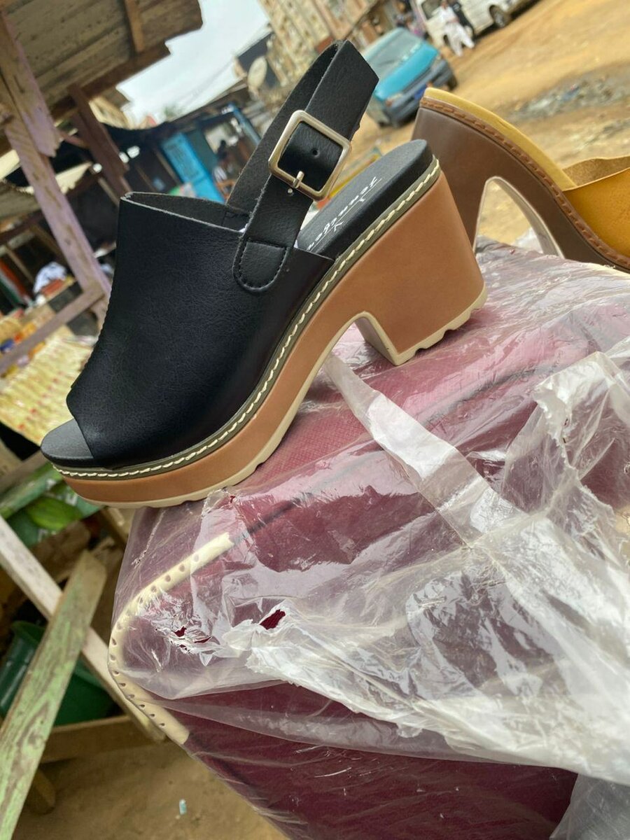 Sandales compensées élégantes