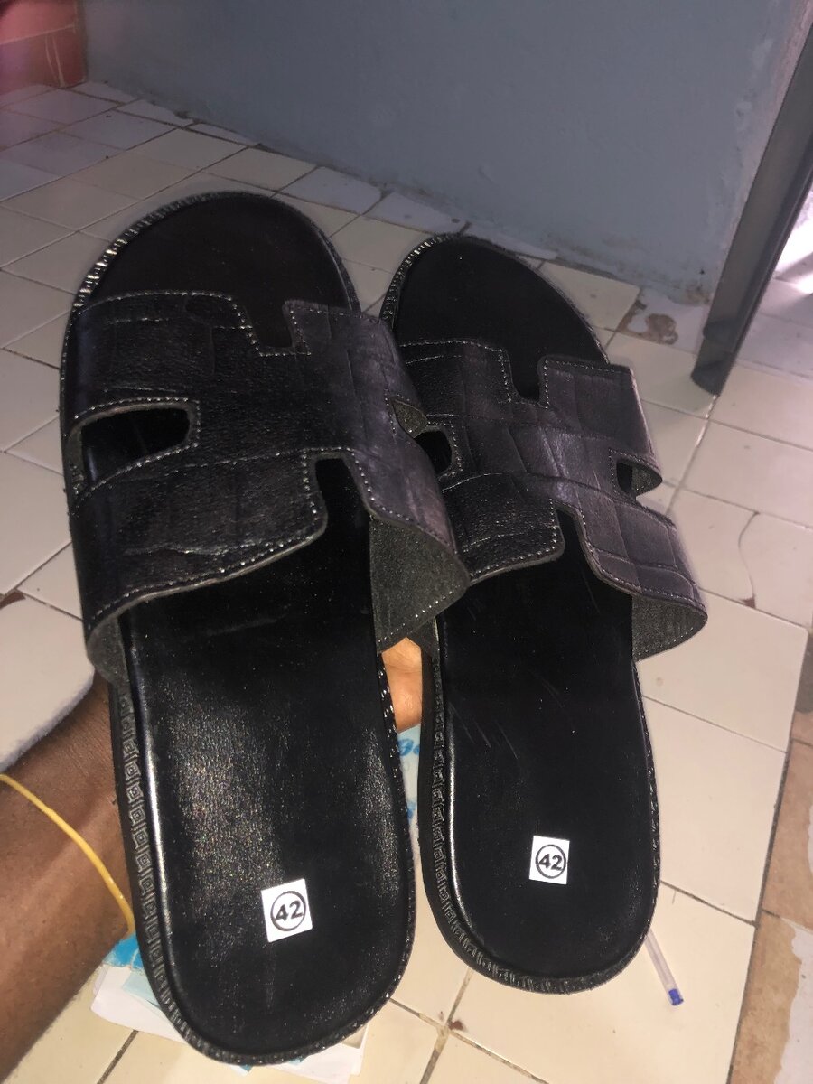 Sandales en cuir noir homme