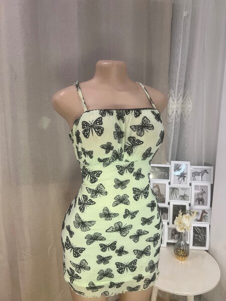 Robe élégante à bretelles