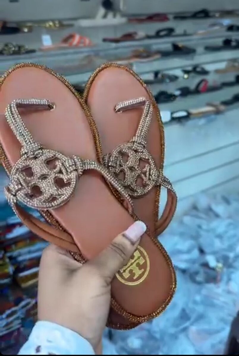 Sandales élégantes ornées de strass