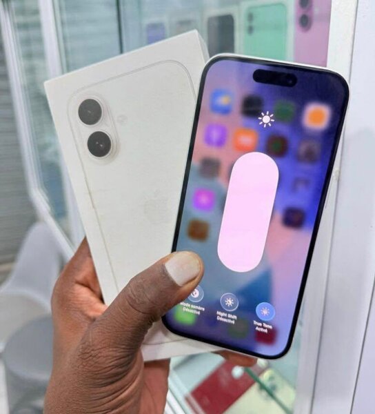 iPhone 16 simple