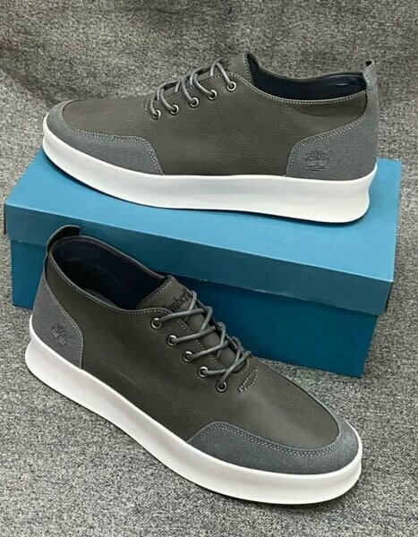 Baskets grises neuves