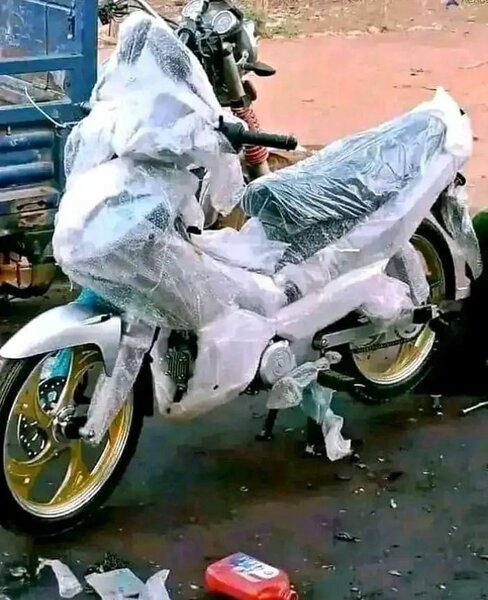 Moto neuve emballée