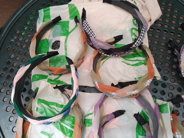 Bandeau tressé perlé élégant