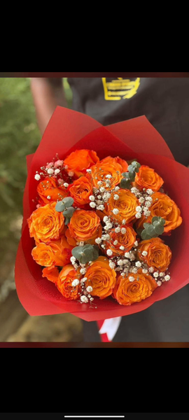 Bouquet de roses oranges avec baby's breath
