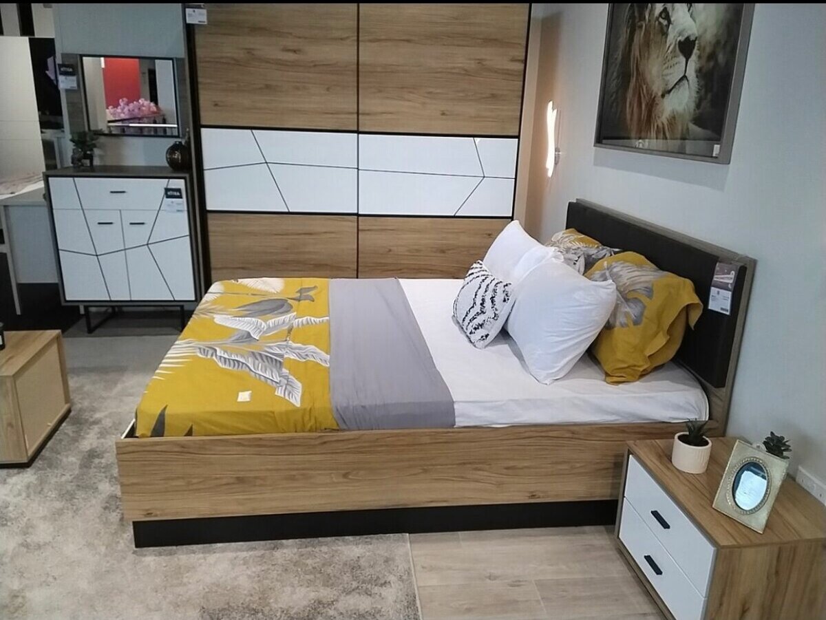 BROLO QUEEN SIZED BED