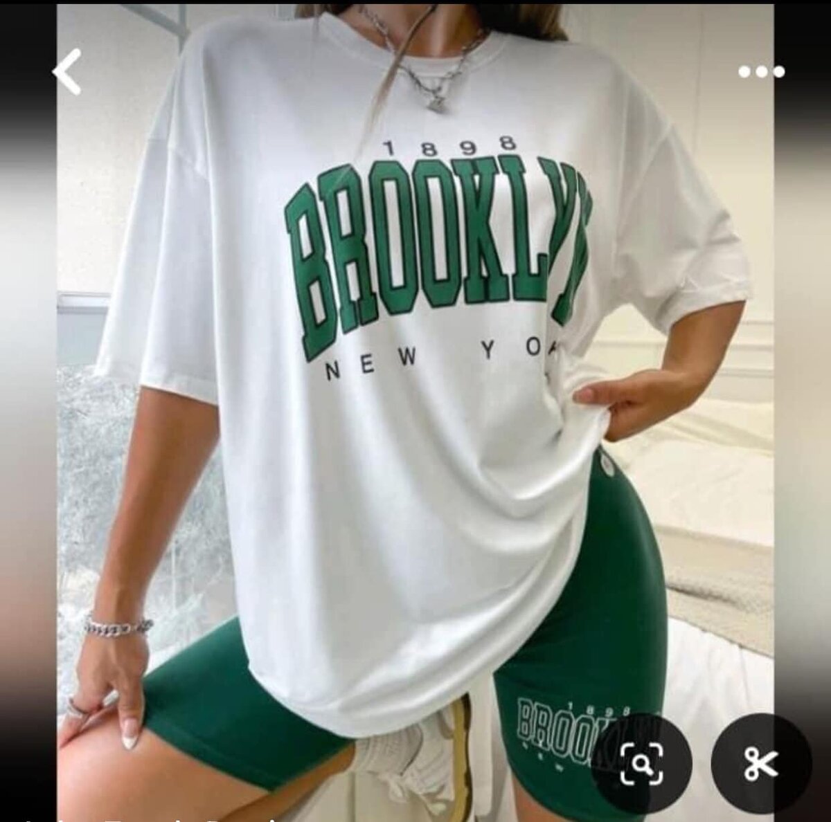 Suit of T-shirt and short loafers