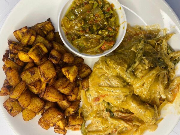 Poulet mayo attieké et alloco