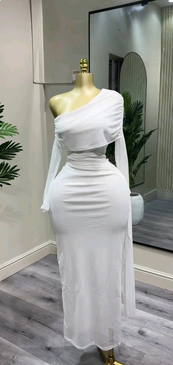 Robe Élégante Asymétrique