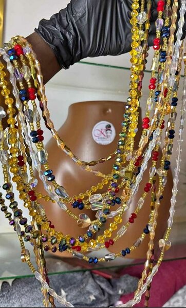 Chaînes de taille en perles colorées