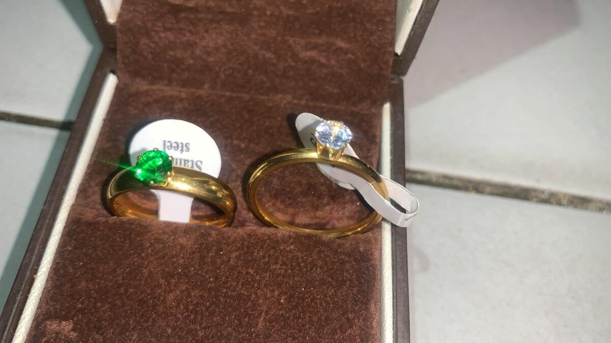 Bague en acier inoxydable élégante