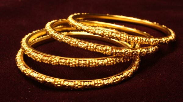 Casual Golden Color Design Bagles