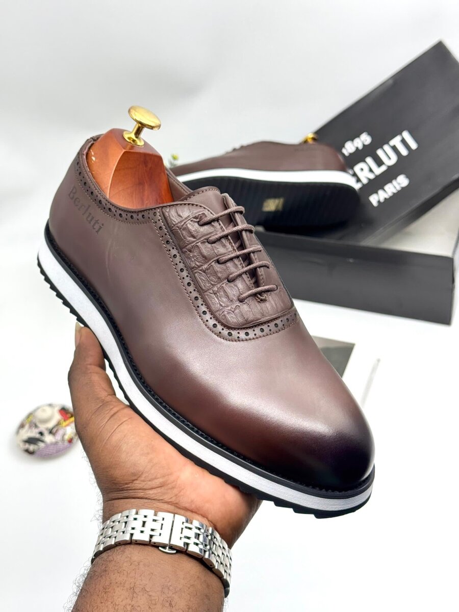 Mens classic shoe