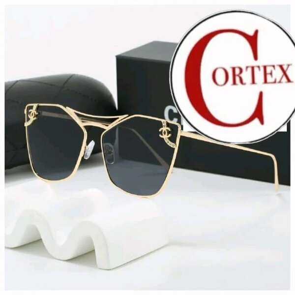 Lunettes de soleil dorées élégantes