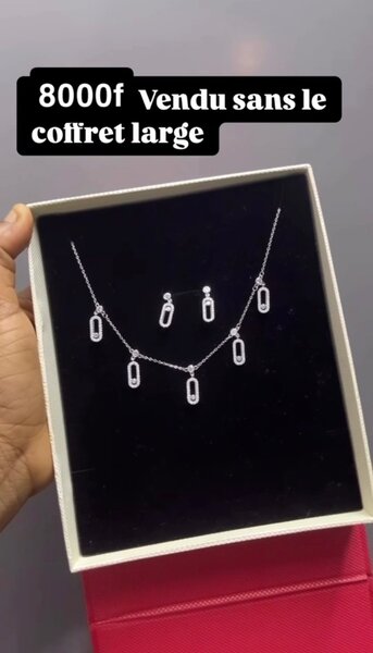 Collier élégant argenté