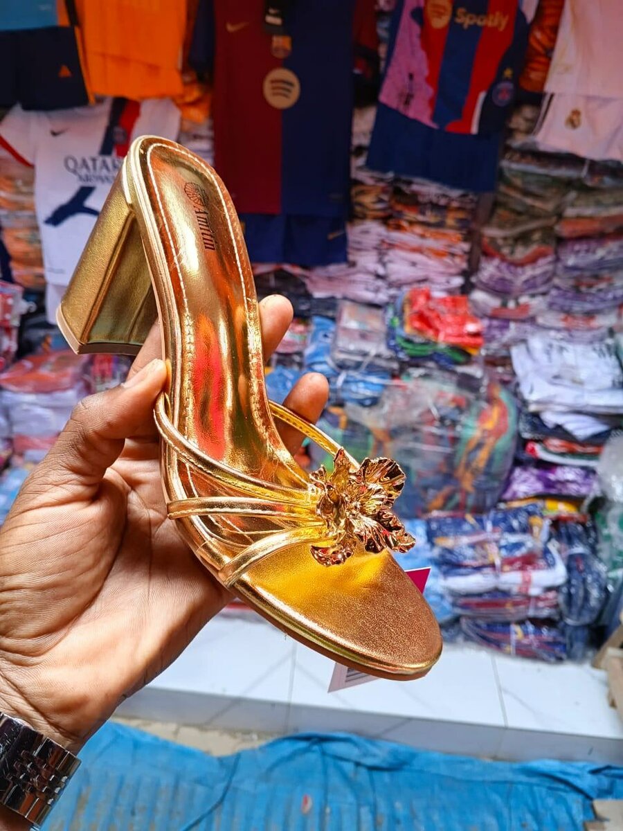 Sandales Dorées Élégantes