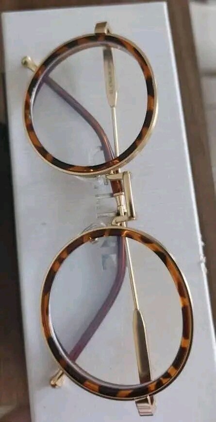 Lunettes élégantes variées