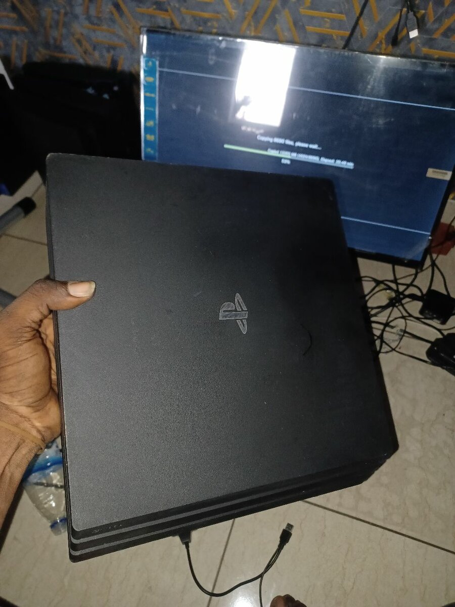 Ps4 pro craque 1TB 21 jeux