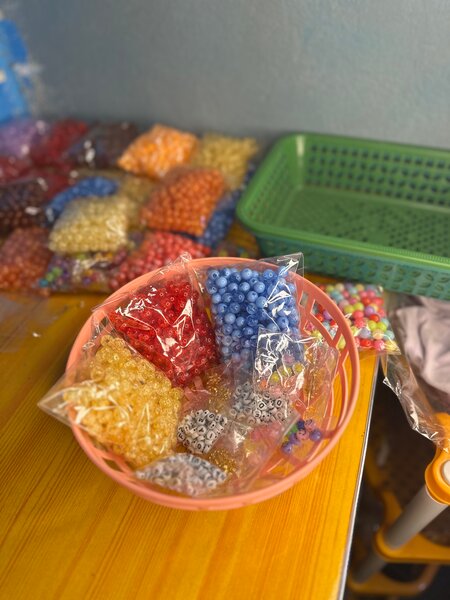 Perles colorées DIY