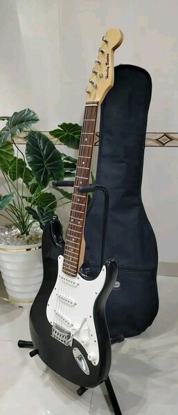 Guitare Électrique Noire Classique