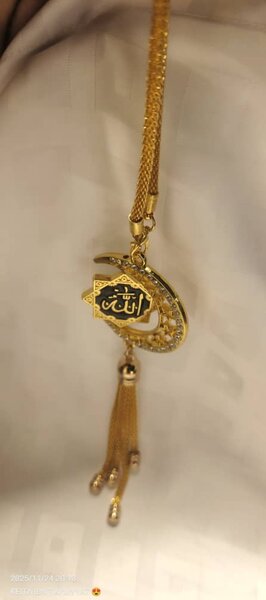 Pendentif Doré avec Symbole Islamique