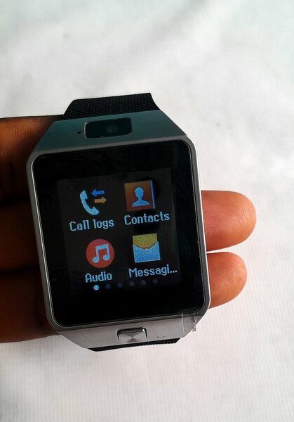 Montre connectée DZ09