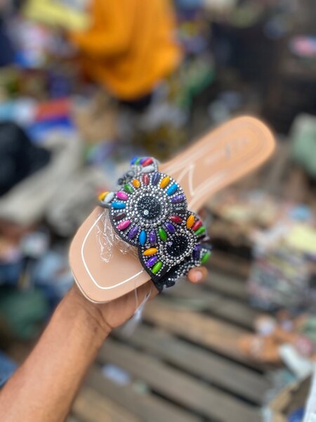 Sandales élégantes perlées femme