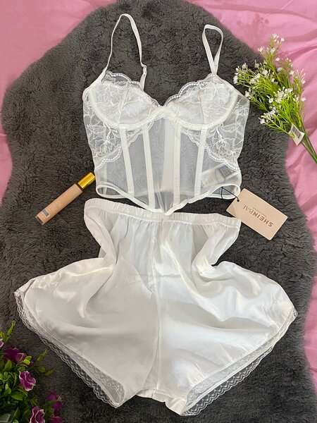 Ensemble lingerie blanc dentelle