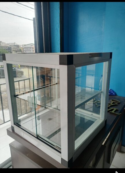 Vitrine d'exposition moderne