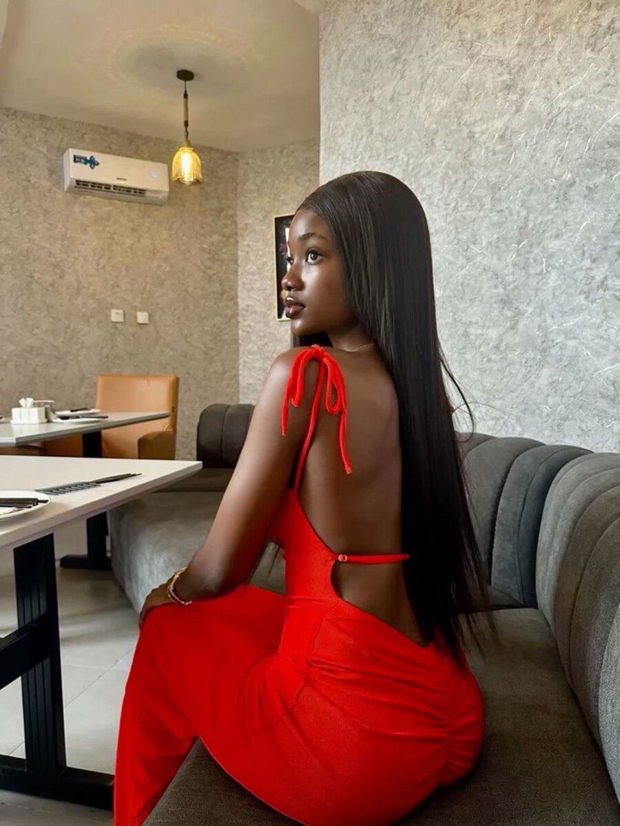 Robe élégante dos nu rouge