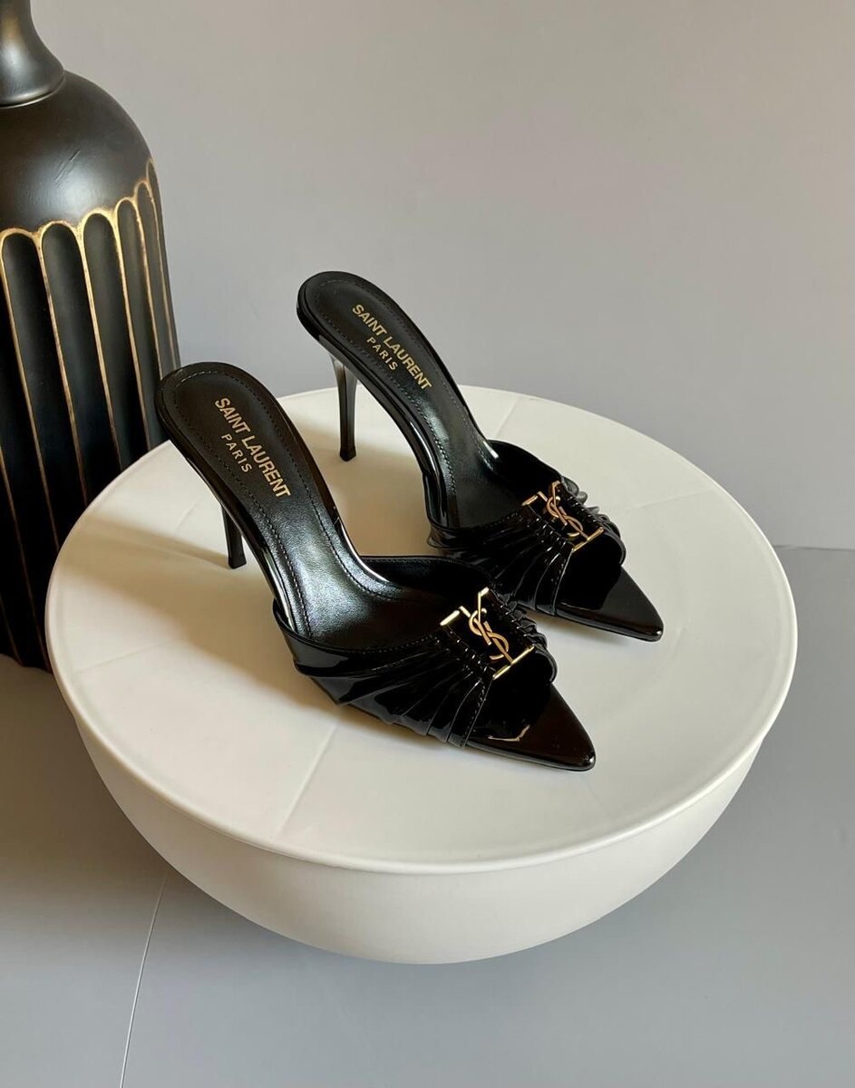 Mules à talons Saint Laurent élégantes