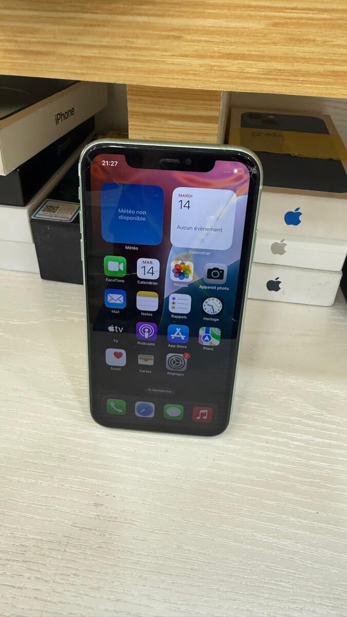 *iphone 11 64giga sans id  prix 67.000f
