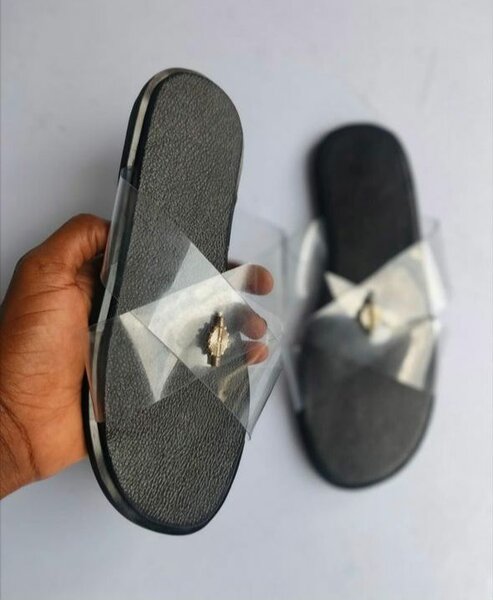 Tongs transparentes élégantes
