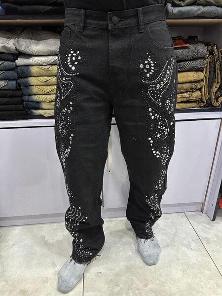 Pantalons noir cloutés