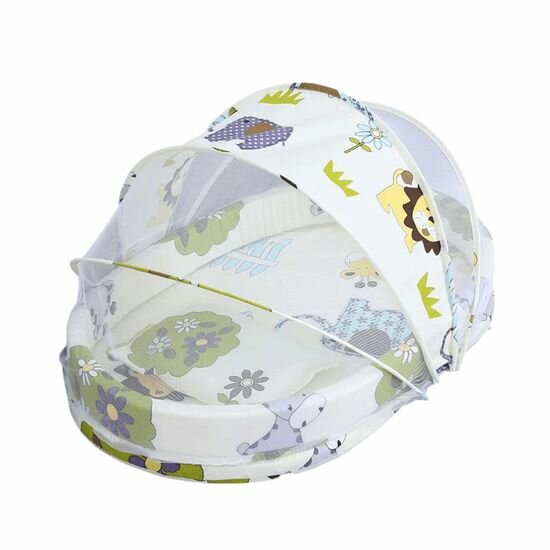 Lit bébé avec moustiquaire