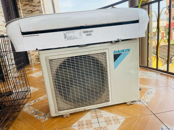His sense 2.5hp air conditione