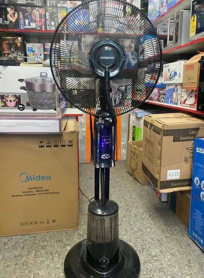 Ventilateur sur pied avec brumisateur