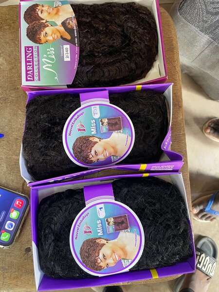 Perruques synthétiques Miss Darling