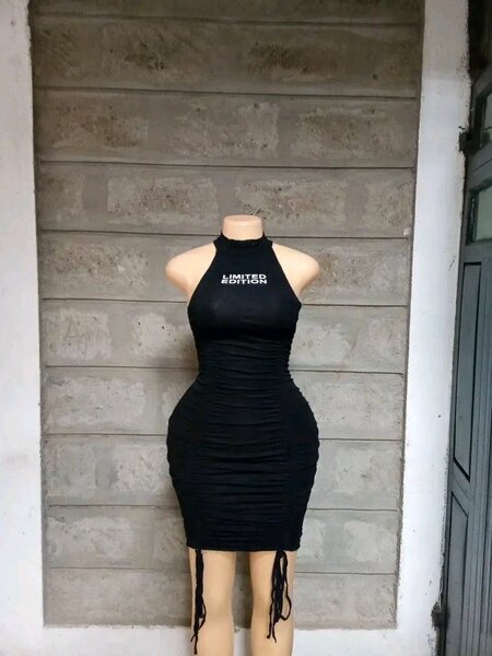 Robe Noire Moulante Chic