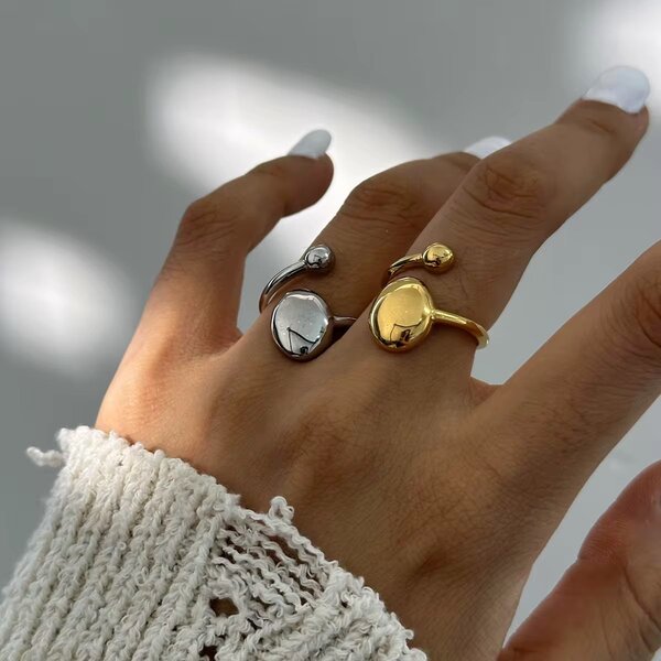 Bague design minimaliste en argent