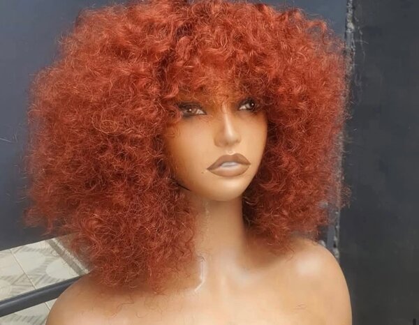 Perruque bouclée rousse volumineuse