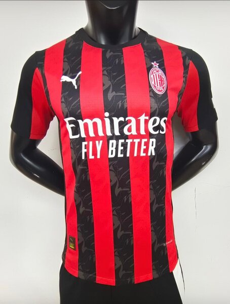 Maillot de foot rouge et noir