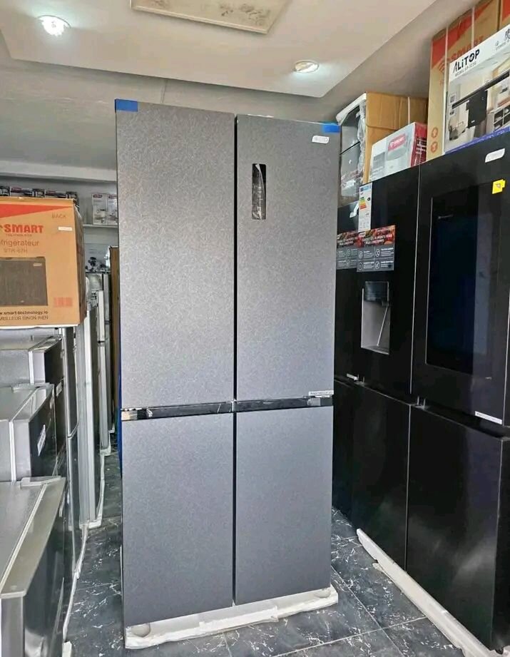 Réfrigérateur multi-portes moderne