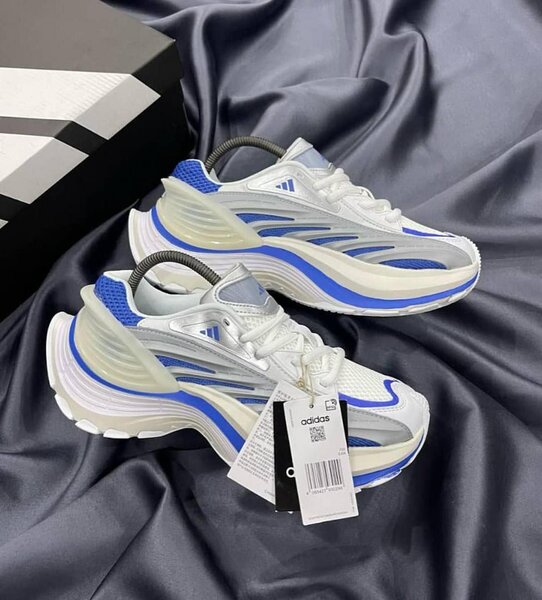 Baskets Adidas Futuristes