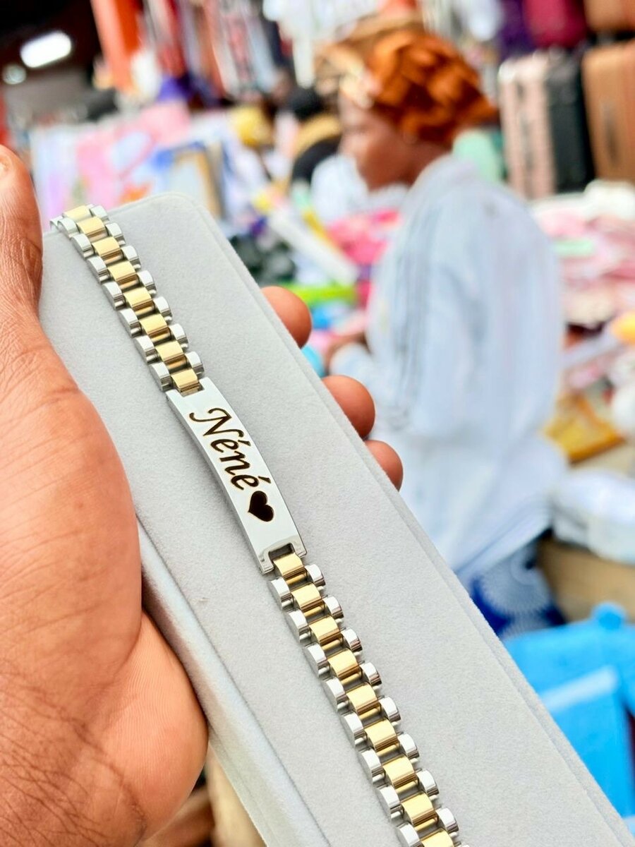 Bracelet personnalisé en acier doré