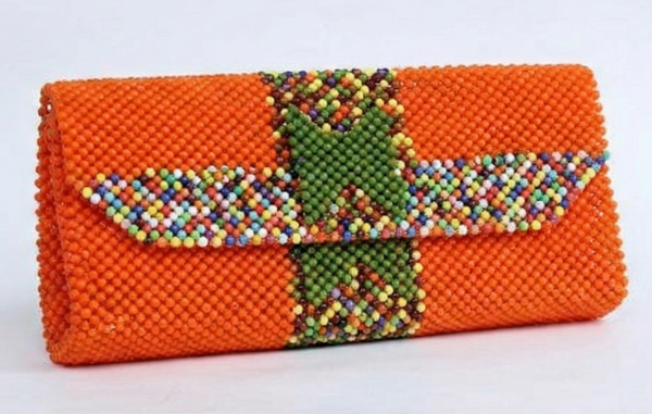 Pochette en perles colorée