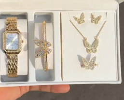 Комплект с наручными часами для женщин