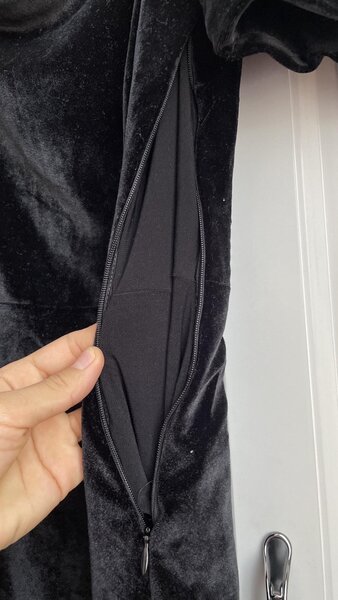 Платье бархатное черное вечернее