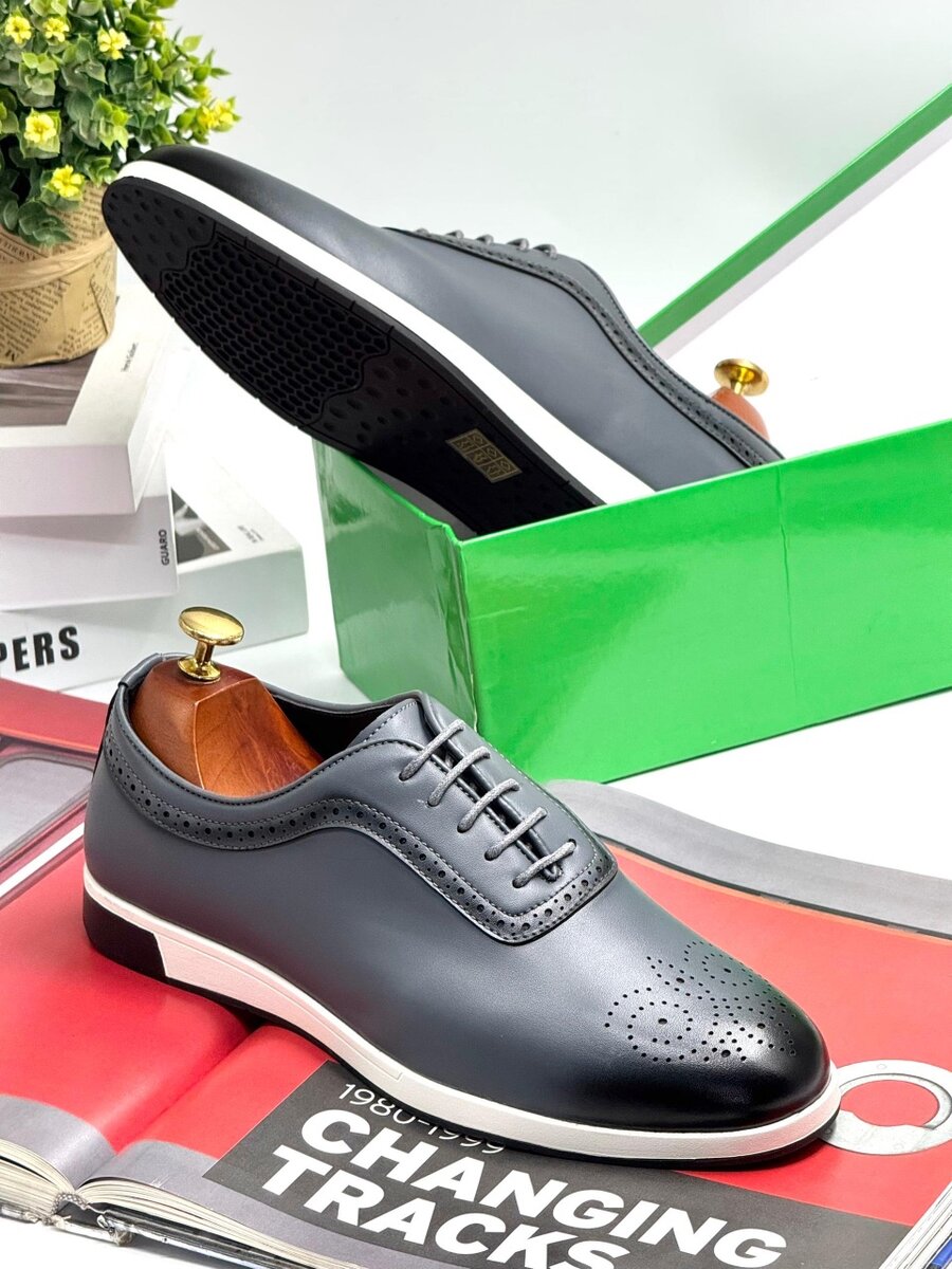 HUGO BOSS NAVY AND WHITE