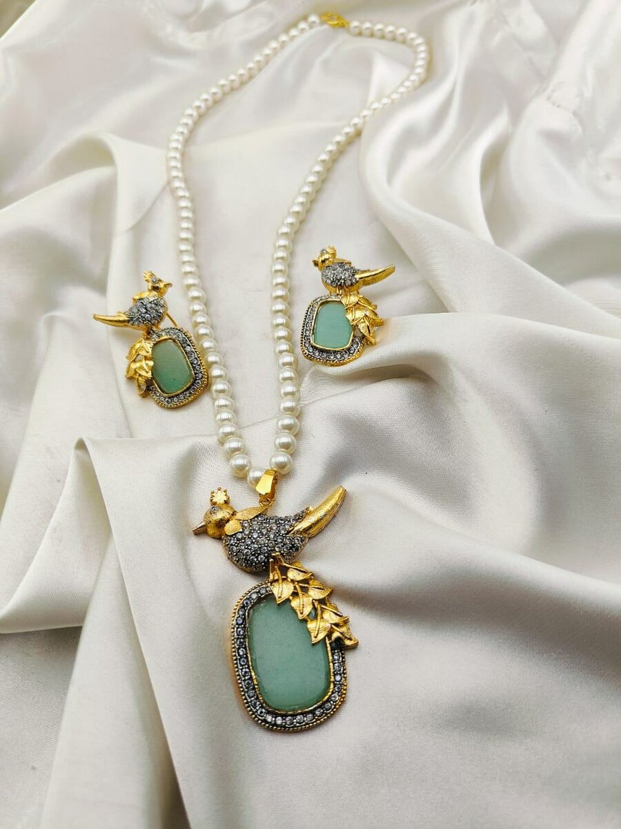 Beautiful jewellery set